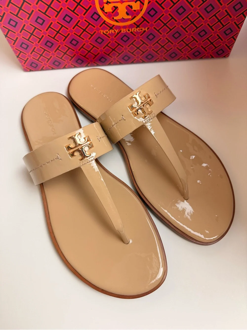 Tory Burch Mini Everly Flat Sandals Goan Sand Gold Patent Thong Women’s US 11